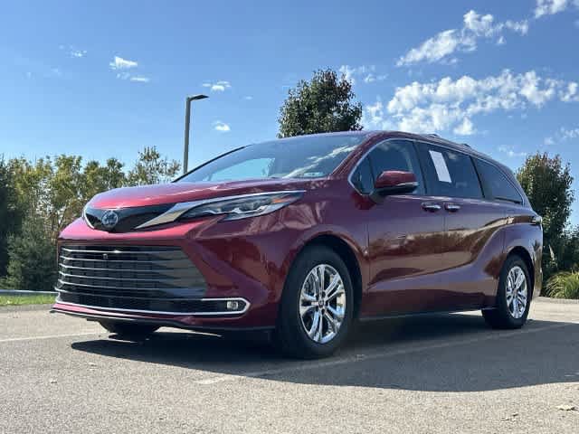 Used 2023 Toyota Sienna Platinum AWD/4WD image 30