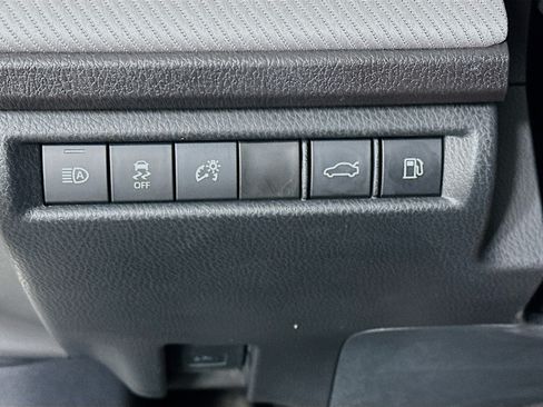 Used 2025 Toyota Camry SE w/ Convenience Package FWD image 17