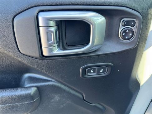 Certified 2022 Jeep Gladiator Sport image 13