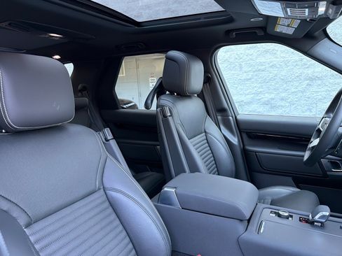 Certified 2025 Land Rover Discovery S AWD/4WD image 26