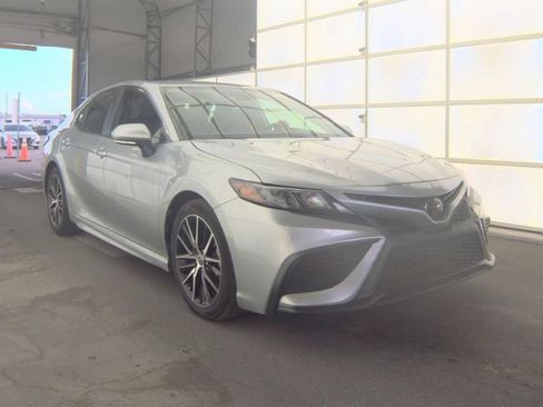Used 2023 Toyota Camry SE FWD image 3