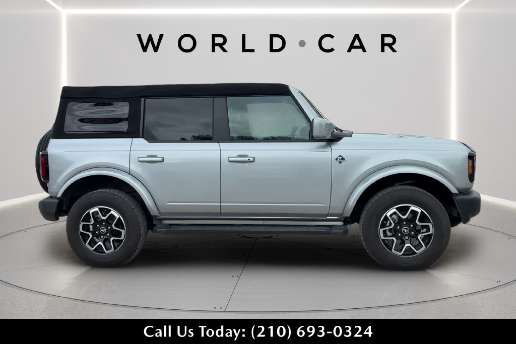 Used 2024 Ford Bronco Outer Banks AWD/4WD image 2