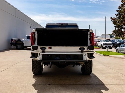 Used 2024 GMC Sierra 2500 Denali Ultimate AWD/4WD image 7