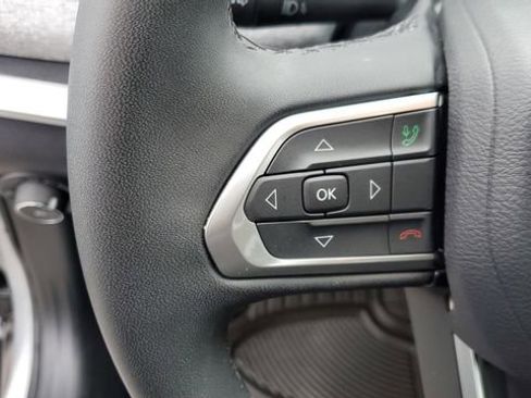 Certified 2024 Jeep Compass Latitude image 8