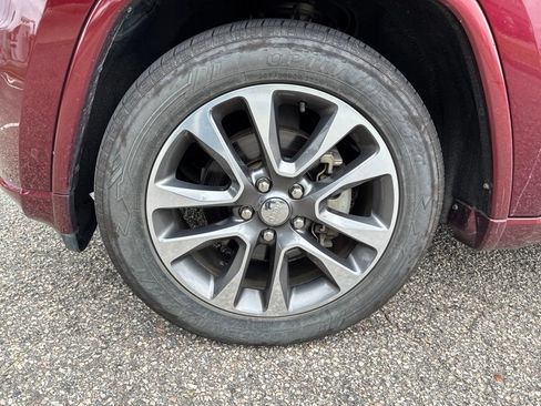 Used 2018 Jeep Grand Cherokee Overland AWD/4WD image 10