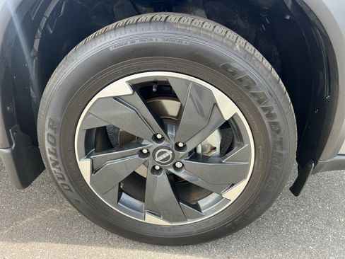 Certified 2025 Nissan Rogue SV w/ SV Premium Package FWD image 12