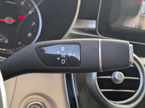 Used 2022 Mercedes-Benz GLC 300 image 9