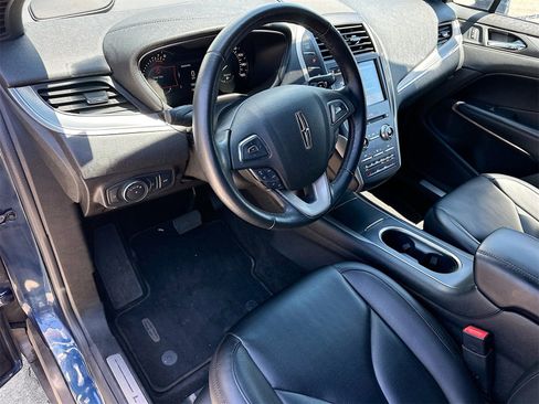 Used 2017 Lincoln MKC Premiere image 9