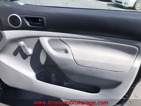 Used 2011 Toyota Tacoma 4x4 Regular Cab image 16