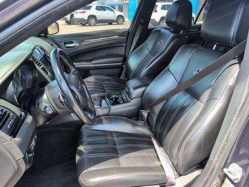 Used 2019 Chrysler 300 S AWD/4WD image 13