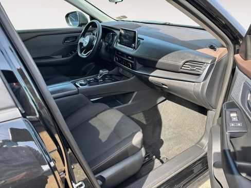 Used 2023 Nissan Rogue S image 15