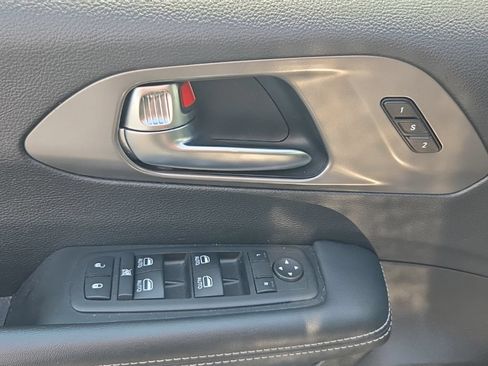 Used 2025 Chrysler Pacifica Select FWD image 29