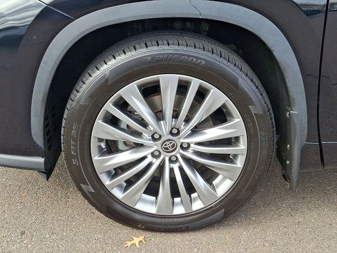 Used 2023 Toyota Highlander Platinum image 8