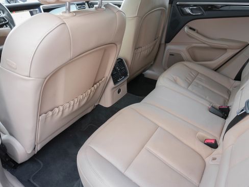 Used 2024 Porsche Macan image 36