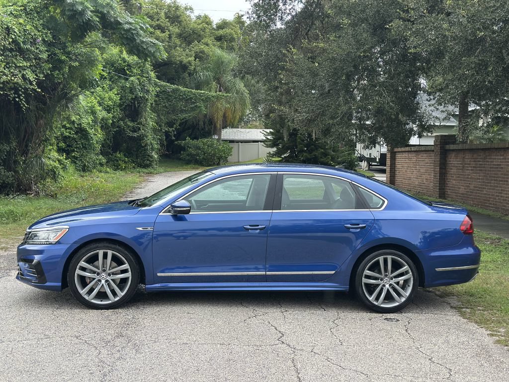 Used 2017 Volkswagen Passat 1.8T R-Line w/ R-Line Lighting Package FWD image 2