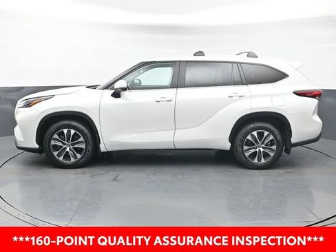 Certified 2023 Toyota Highlander XLE image 2