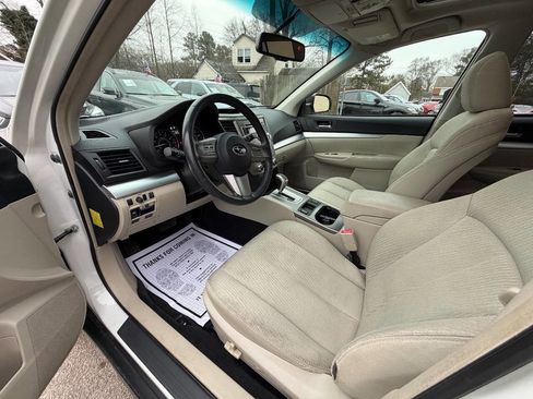 Used 2010 Subaru Outback 2.5i Premium image 9