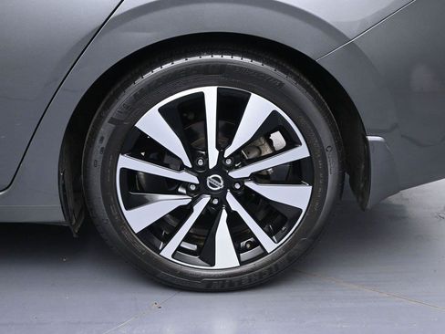 Used 2023 Nissan Sentra SV w/ SV Premium Package FWD image 13
