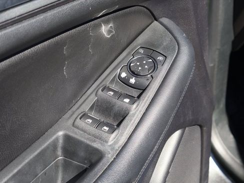 Used 2019 Ford Edge SE image 11