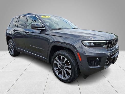 Used 2023 Jeep Grand Cherokee Overland AWD/4WD image 4