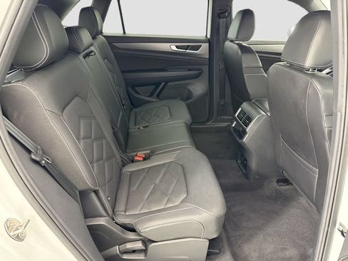 Used 2024 Volkswagen Atlas Cross Sport SE FWD image 20