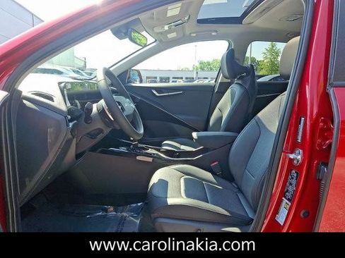 New 2025 Kia Niro SX image 7