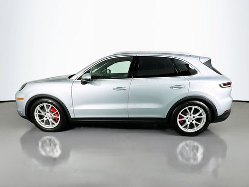 Used 2024 Porsche Cayenne S image 2