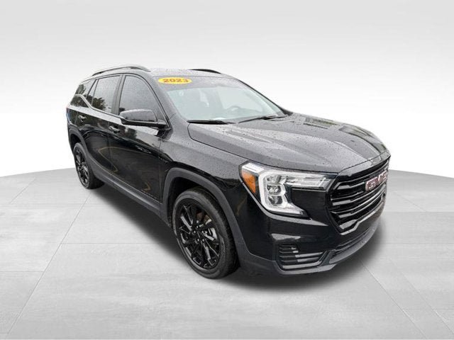 Used 2023 GMC Terrain SLE w/ Driver Convenience Package AWD/4WD image 3