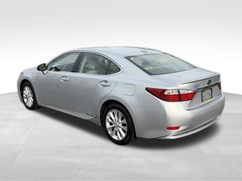 Used 2013 Lexus ES 300h w/ Luxury Pkg FWD image 35