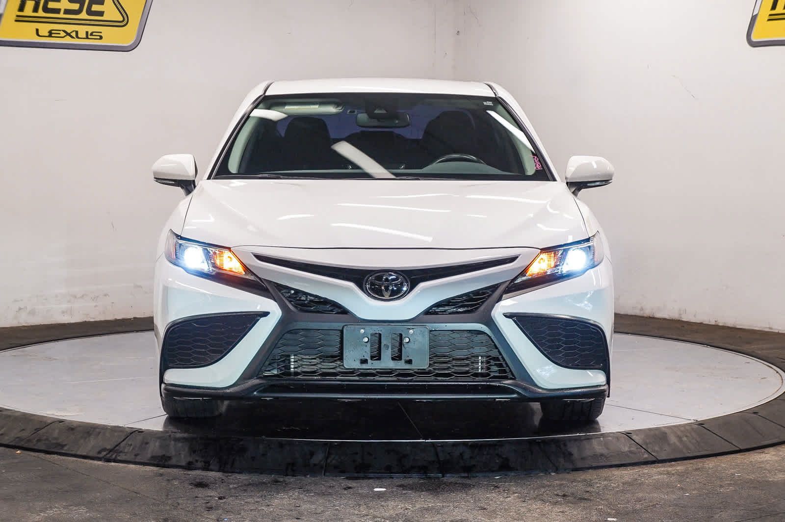 Used 2024 Toyota Camry SE w/ Convenience Package FWD image 6