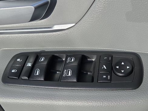 Used 2019 RAM 1500 Big Horn RWD image 15