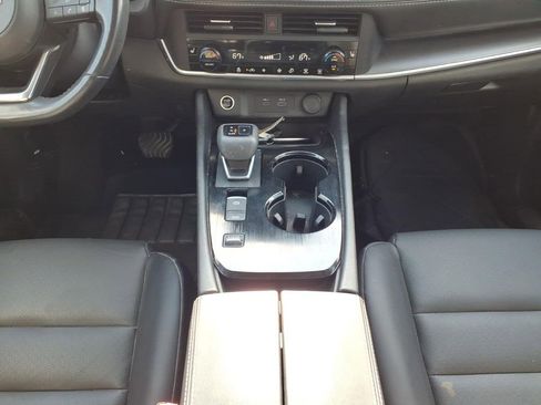 Used 2023 Nissan Rogue SV w/ SV Premium B Package image 11