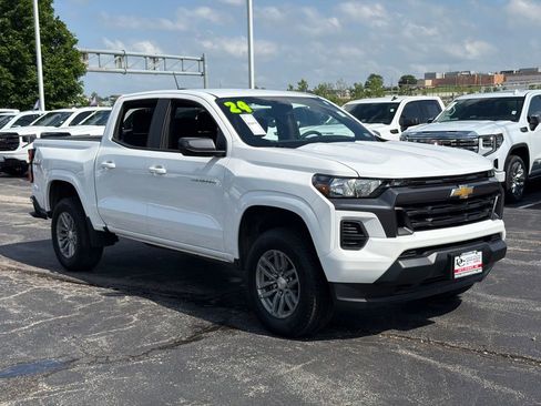 Used 2024 Chevrolet Colorado LT AWD/4WD image 4