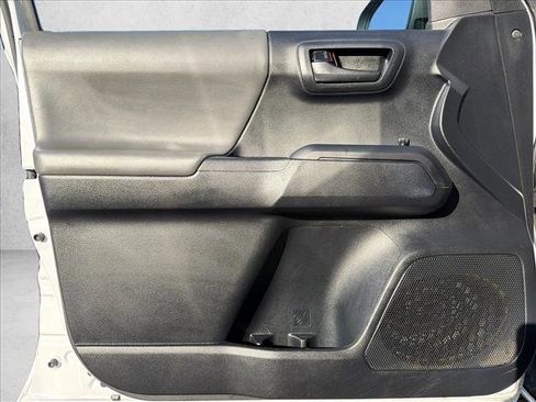 Used 2018 Toyota Tacoma SR w/ SR Convenience Package image 10
