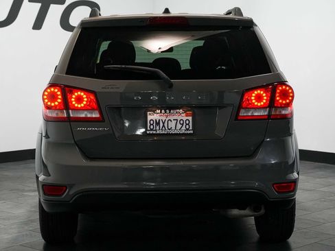 Used 2019 Dodge Journey SE w/ Premium Group FWD image 5