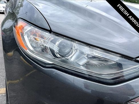 Used 2018 Ford Fusion SE w/ Fusion SE Technology Package FWD image 30