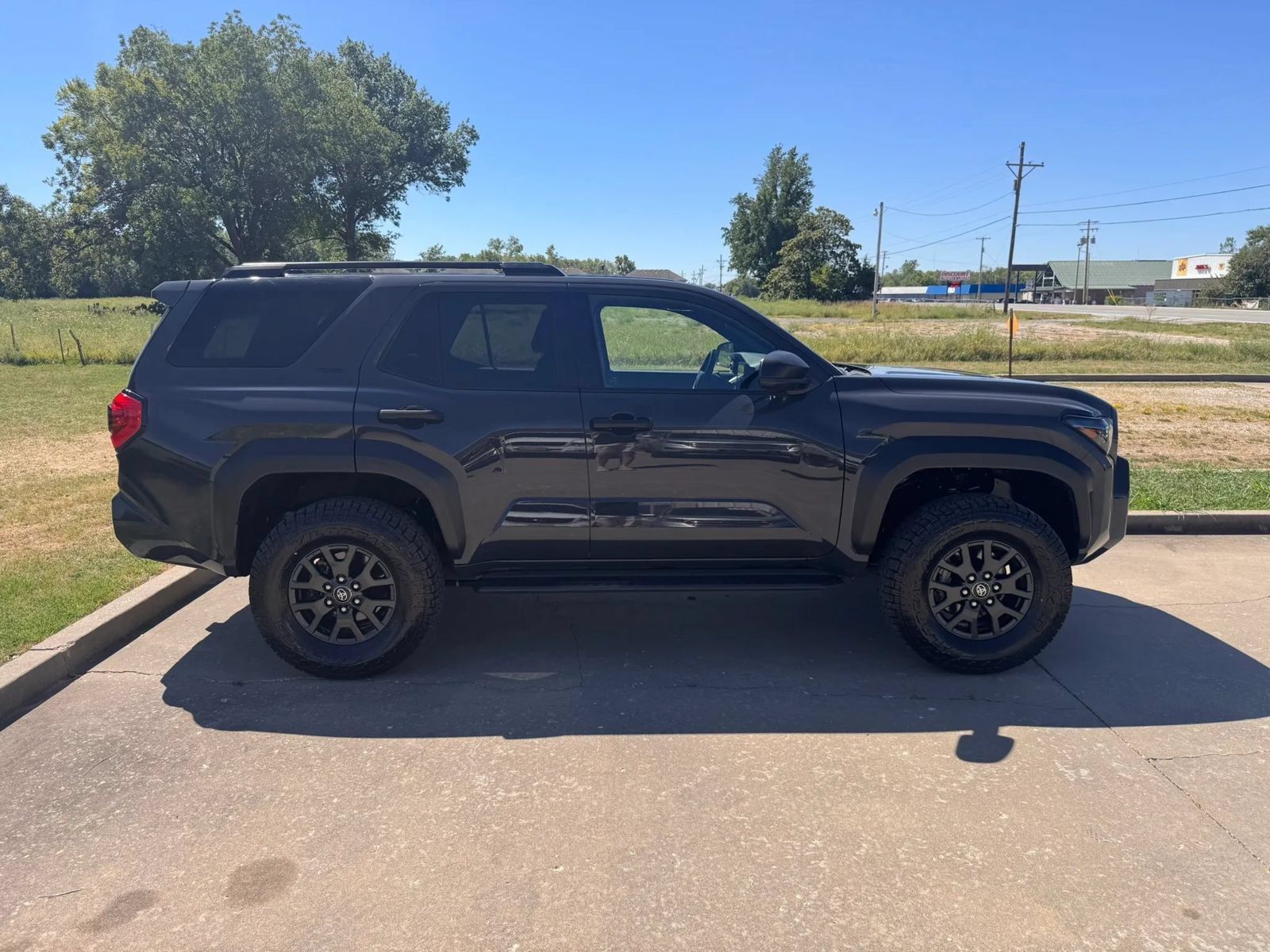 Used 2025 Toyota 4Runner SR5 AWD/4WD image 5