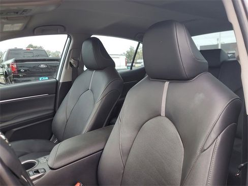 Used 2021 Toyota Camry XSE image 11