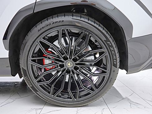 Used 2025 Lamborghini Urus SE AWD/4WD image 47