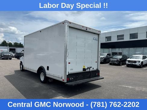 Used 2024 Ford E-350 and Econoline 350 Super Duty w/ Power Windows & Locks Group RWD image 3