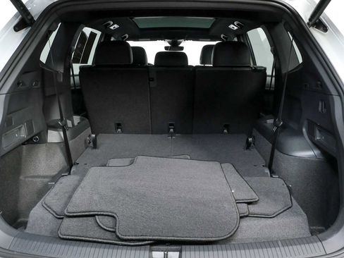 Used 2024 Volkswagen Tiguan SE R-Line image 31