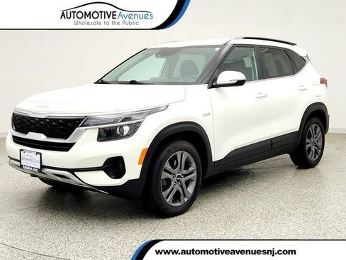 Used 2023 Kia Seltos S AWD/4WD image 1