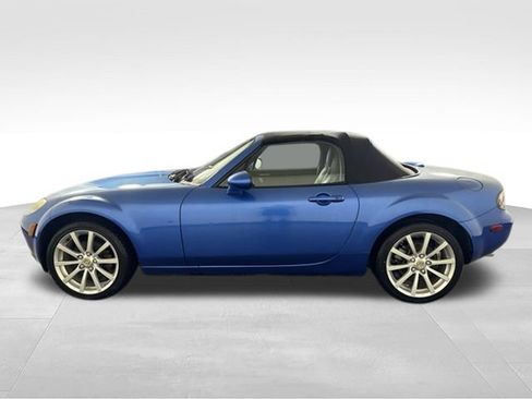 Used 2006 MAZDA MX-5 Miata Grand Touring w/ Premium Pkg RWD image 5