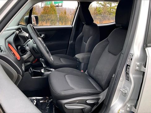 Used 2019 Jeep Renegade Sport image 7