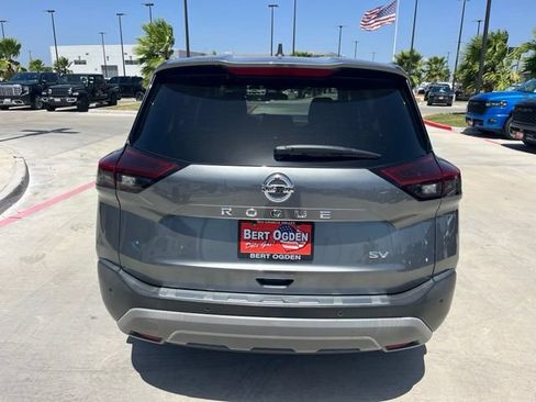 Used 2021 Nissan Rogue SV FWD image 4