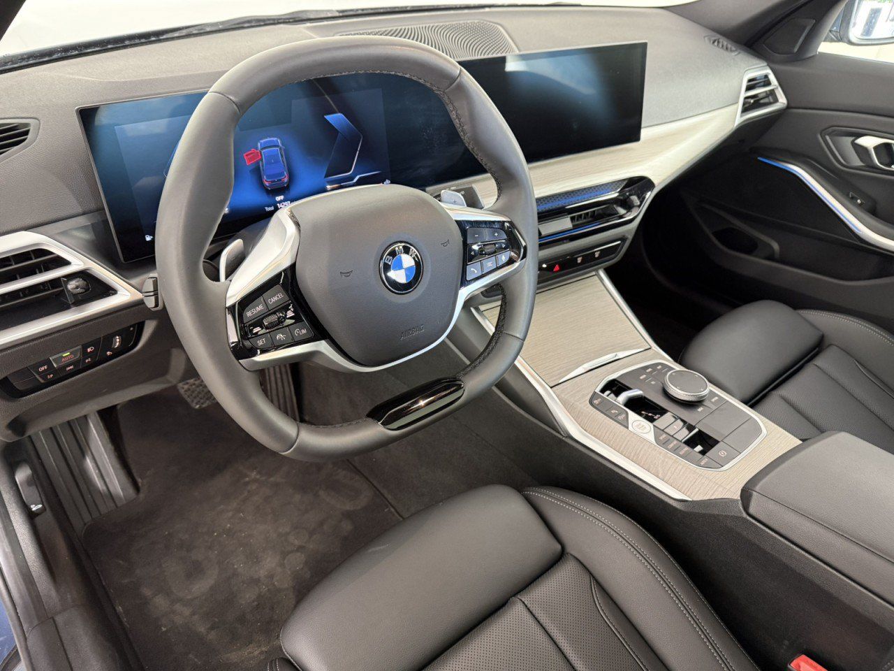 Used 2025 BMW 330i xDrive Sedan AWD/4WD image 18