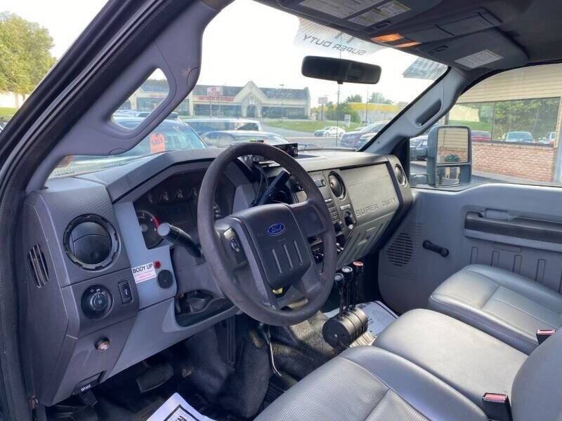 Used 2012 Ford F550 4x4 SuperCab Super Duty w/ Payload Upgrade Pkg image 13