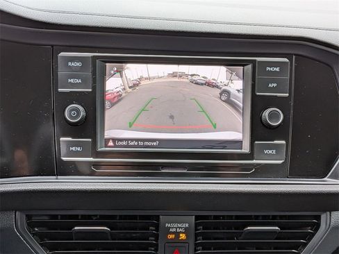 Used 2024 Volkswagen Jetta SE image 18