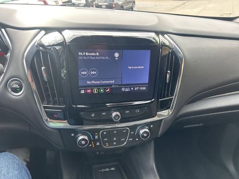Used 2023 Chevrolet Traverse Premier image 30