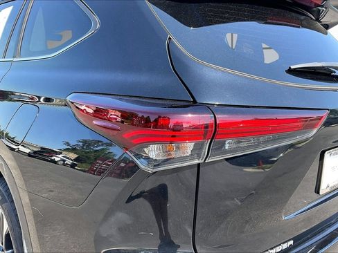 Used 2024 Toyota Highlander XLE AWD/4WD image 23